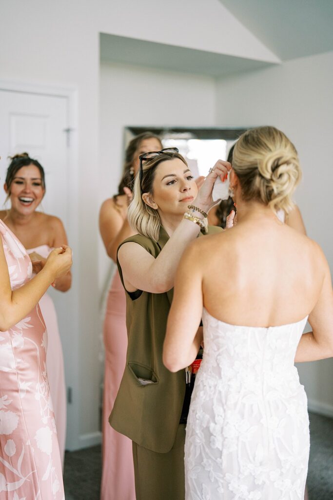 wedding morning prep, how to plan wedding morning, hair and makeup schedule wedding, stress-free wedding morning tips,